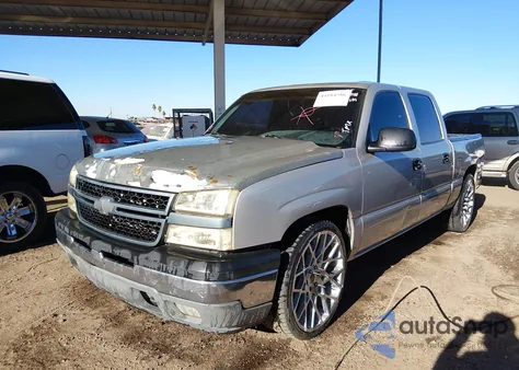 2005 Chevrolet Silverado 1500 Ls z USA, uszkodzony, nr VIN 2GCEC13T451196948